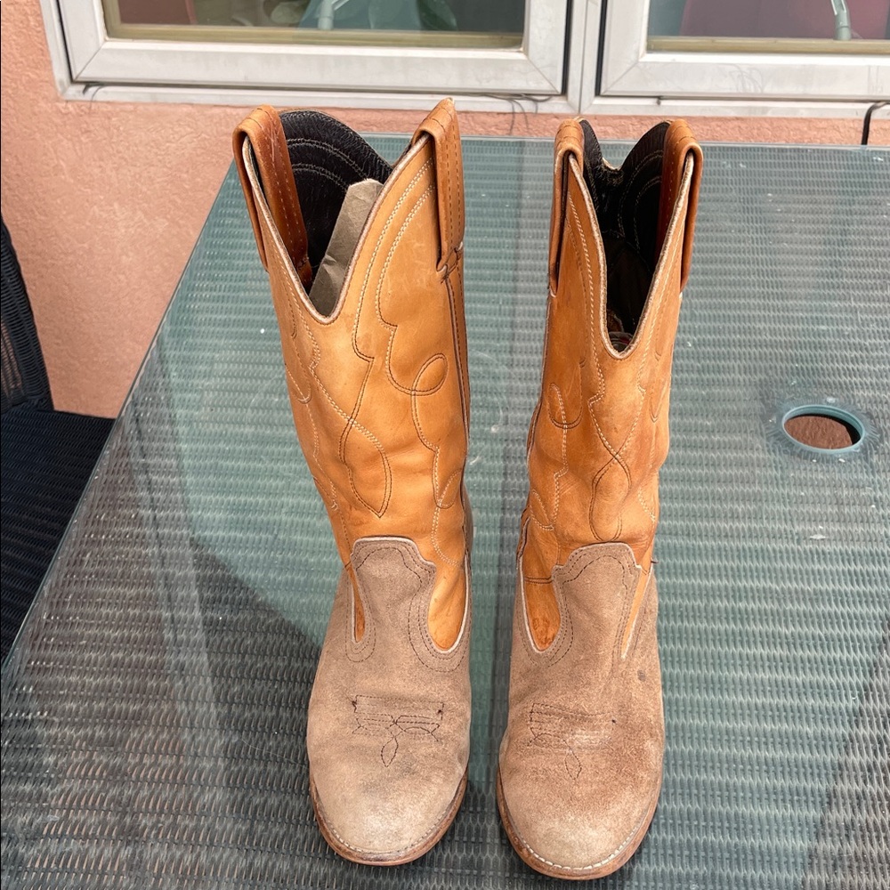 Brown Heeled Women’s Cowboy boots Sz 8M. Leather and suede outside. As is.